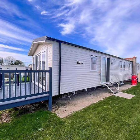 Beautiful 8 Berth Caravan With Decking At Naze Marine Park, Essex Ref 17184P Walton-on-the-Naze Exterior foto